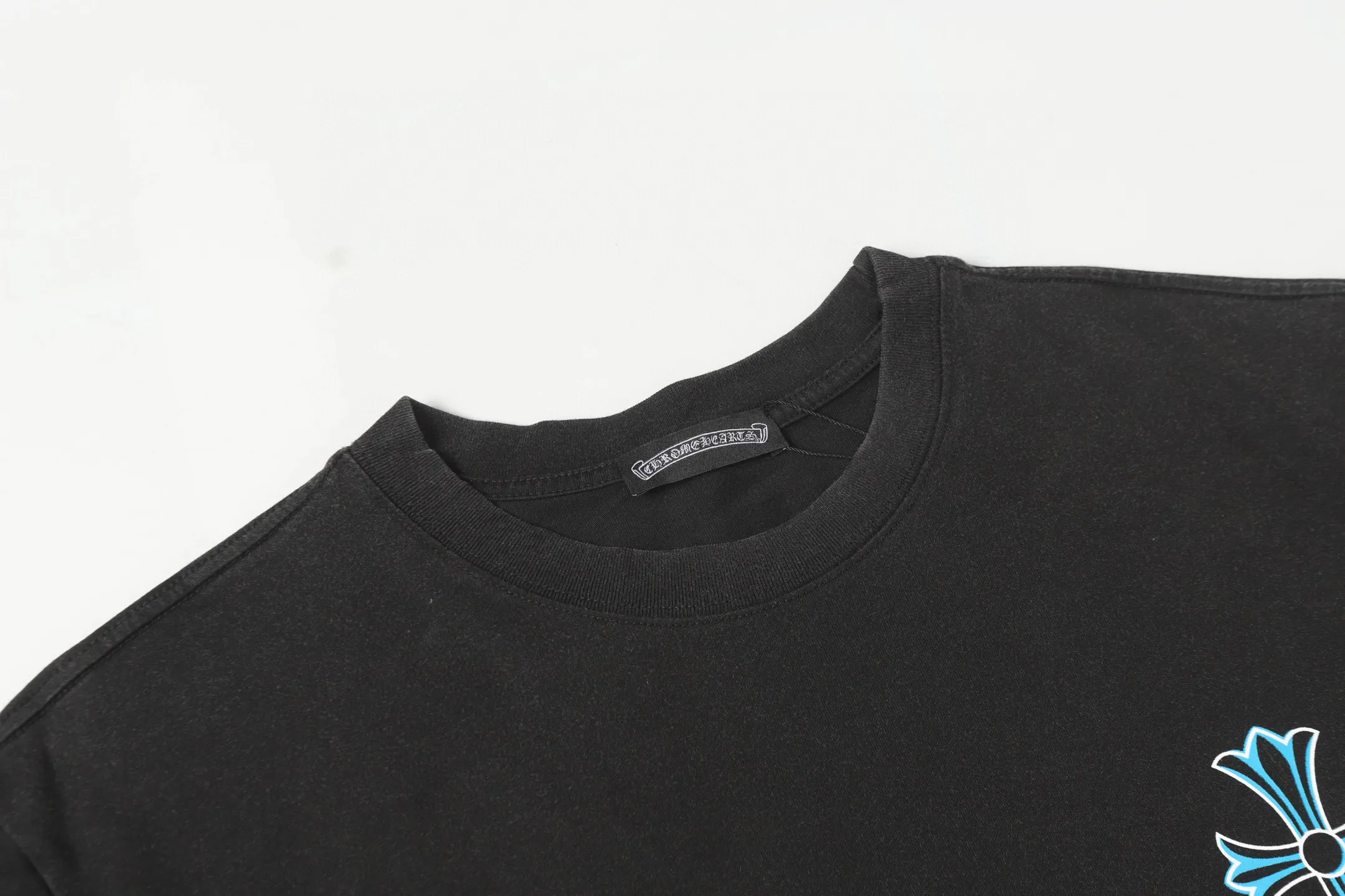 🅿️180 Chrome hearte/Chrome heart ch 25ss early spring new Sanskrit logo washed T-shirt short sleeves. A must-have item for daily commuting for men and women in light luxury. The correct version is welcome to compare. Detailed features ·280g 100% cotton double yarn jersey fabric ·Special thickened 32 pieces of double-strand 1x1 thread in the same vat ·Double-needle cross-stitch technology ·Original main mark washed hangtag COLOUR: Washed black SIZE：xs-l